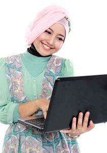 رجال دين سنة وشيعة يحرّمون على النساء التواصل الاجتماعي!  صورة رقم 1