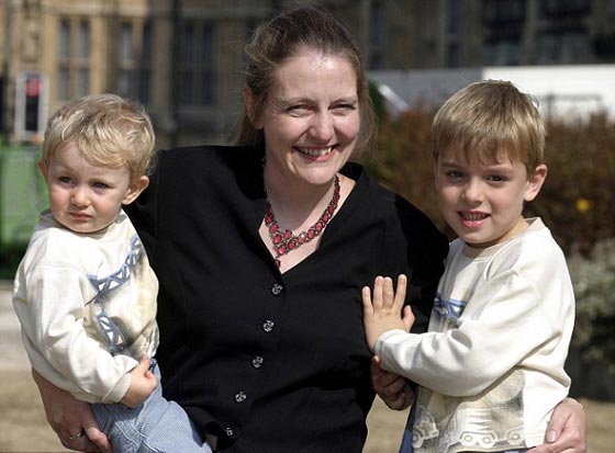 امرأة تجري عملية تلقيح اصطناعي من حيوانات منوية لزوجها المتوفي صورة رقم 2 امرأة تجري عملية تلقيح اصطناعي من حيوانات منوية لزوجها المتوفي صورة رقم 2