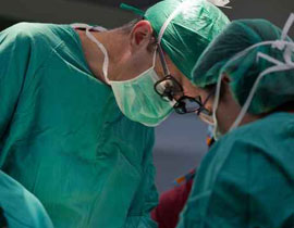 جراح يسرق الهيروين من معدة شخص كان قد ابتلعها صورة رقم 1