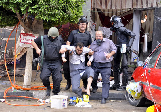 مصر: اكثر من 250 قتيلا من انصار مرسي واعلان حالة الطوارئ صورة رقم 1