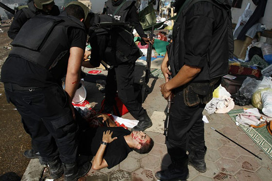 مصر: اكثر من 250 قتيلا من انصار مرسي واعلان حالة الطوارئ صورة رقم 8