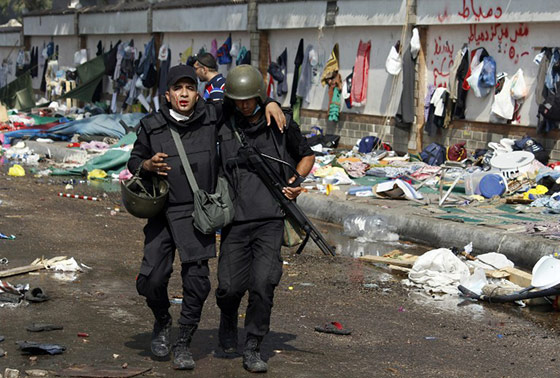 مصر: اكثر من 250 قتيلا من انصار مرسي واعلان حالة الطوارئ صورة رقم 9