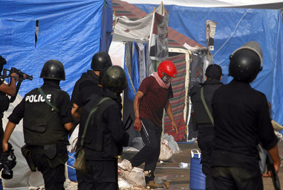 مصر: اكثر من 250 قتيلا من انصار مرسي واعلان حالة الطوارئ صورة رقم 14