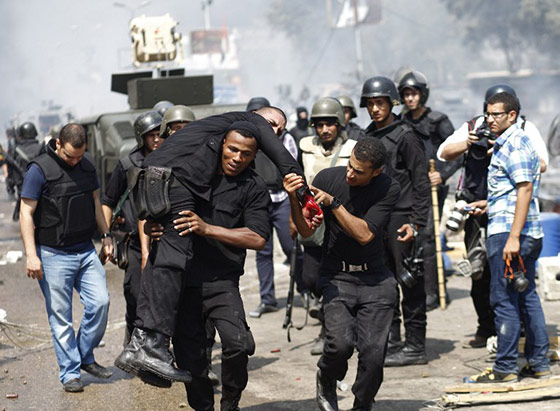 مصر: اكثر من 250 قتيلا من انصار مرسي واعلان حالة الطوارئ صورة رقم 17