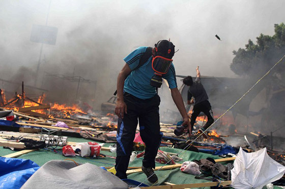 مصر: اكثر من 250 قتيلا من انصار مرسي واعلان حالة الطوارئ صورة رقم 30