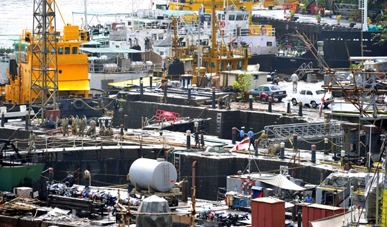 مومباي.. حريق في غواصة يحاصر 18 بحارا  صورة رقم 3