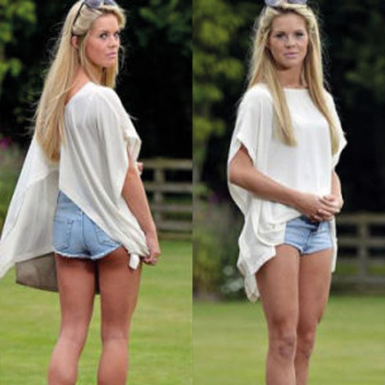 الملابس الفاضحة اضطرتها لاستبدال ملابسها امام المسافرين! صورة رقم 1 الملابس الفاضحة اضطرتها لاستبدال ملابسها امام المسافرين! صورة رقم 1