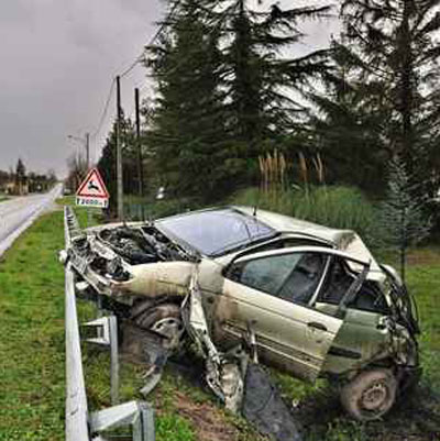 شاحنة مسرعة تبيد عائلة جزائرية كانت تعد لزواج ابنتها صورة رقم 1
