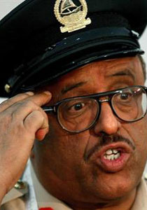 ضابط شرطة دبي ينتقد الاخوان لتفضيلهم اللكمة على الحكمة صورة رقم 1 ضابط شرطة دبي ينتقد الاخوان لتفضيلهم اللكمة على الحكمة صورة رقم 1