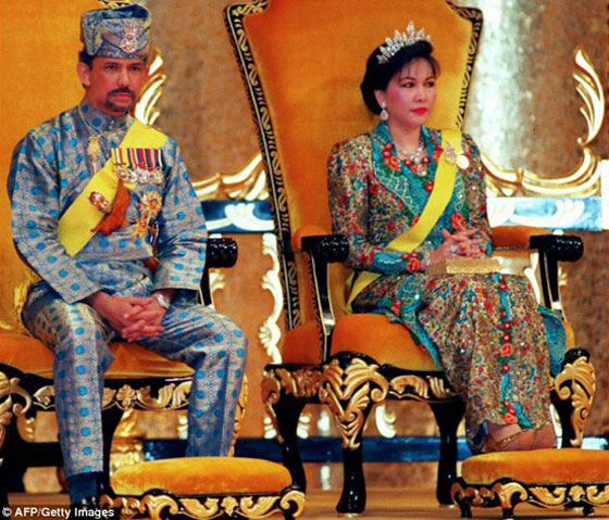 حارسة زوجة سلطان بروناي تسرق منها الماس بـقيمة 14 مليون دولار صورة رقم 1 حارسة زوجة سلطان بروناي تسرق منها الماس بـقيمة 14 مليون دولار صورة رقم 1