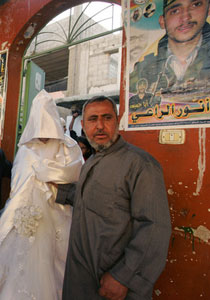 الانتماء السياسي في غزة شرط للزواج وأحد اسباب الطلاق! صورة رقم 1 الانتماء السياسي في غزة شرط للزواج وأحد اسباب الطلاق! صورة رقم 1