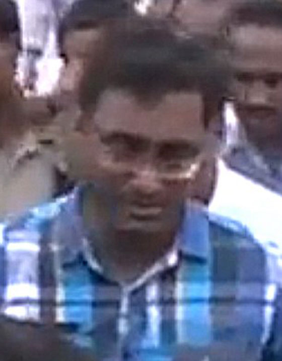  طفلة تسقط من والدها في النهر خلال التقاط صورة تذكارية  صورة رقم 7