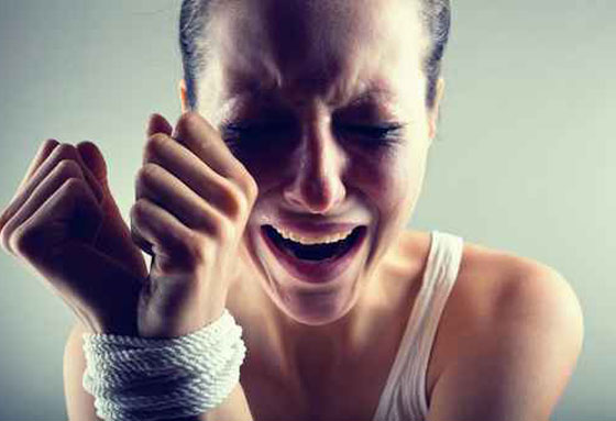 داعرة هندية تختطف فتاة لبيعها لسعودي صورة رقم 1