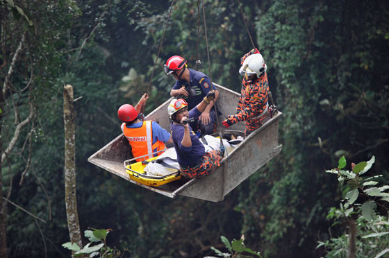 ماليزيا: مصرع 37 سائحا في حادث طرق مروع  صورة رقم 7