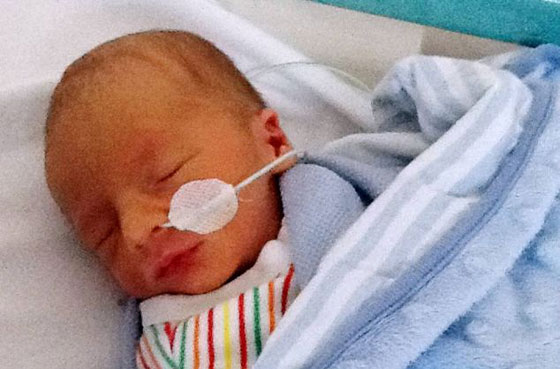 حملت مولودها الجديد لدقائق واثناء عملية ازالة المشيمة فارقت الحياة صورة رقم 4