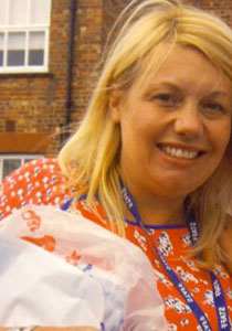 حملت مولودها الجديد لدقائق واثناء عملية ازالة المشيمة فارقت الحياة صورة رقم 1