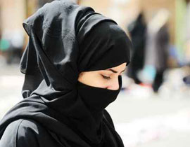 قاضي بريطاني يرفض محاكمة امرأة منتقبة ما لم تظهر وجهها! صورة رقم 1