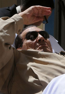 الليلة الاولى لمبارك.. جلس أمام النافذة المطلة على النيل ساعتين صورة رقم 1