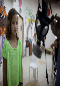 طوابير في اسرائيل على المراكز الامنية للحصول على اقنعة واقية  صورة رقم 1