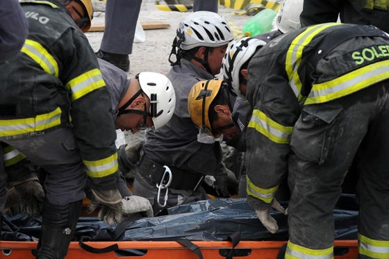 وفاة 6 أشخاص في إنهيار مبنى بالبرازيل  صورة رقم 1