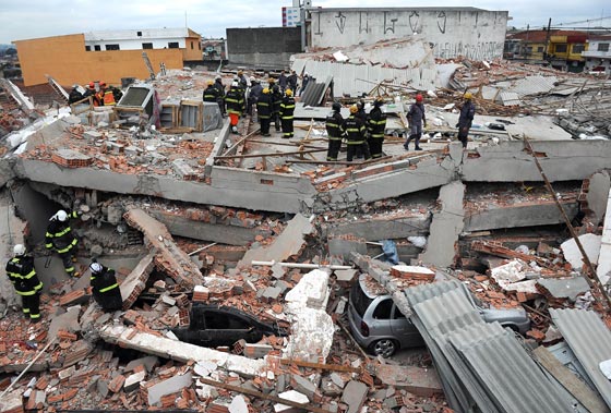 وفاة 6 أشخاص في إنهيار مبنى بالبرازيل  صورة رقم 2