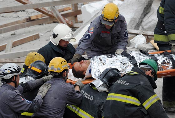 وفاة 6 أشخاص في إنهيار مبنى بالبرازيل  صورة رقم 4