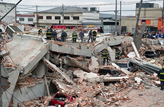 وفاة 6 أشخاص في إنهيار مبنى بالبرازيل  صورة رقم 11