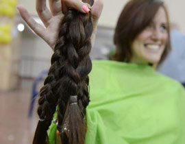 في فنزويلا.. لصوص يداهون النساء بالمقصات لسرقة شعرهن صورة رقم 1