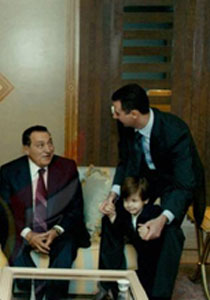 صورة نادرة.. اسرتا مبارك والاسد تحتفلان بمولود جديد صورة رقم 1