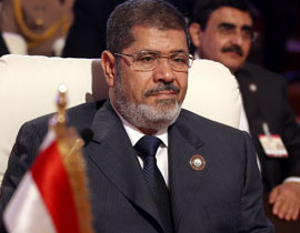 مرسي للمحققين: لن اجيب على اسئلتكم.. انا رئيسكم الشرعي! صورة رقم 1