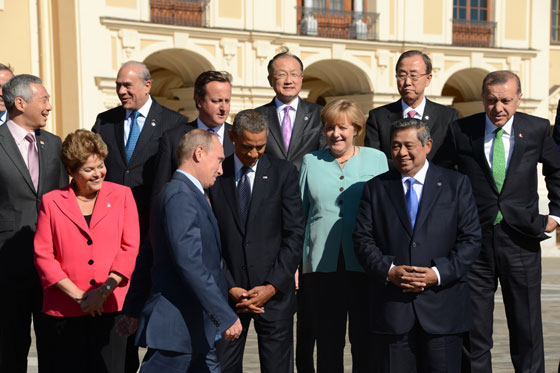 كاميرون يحرج المستشارة الالمانية التي احتلت مكانه بجانب السعودية  صورة رقم 5