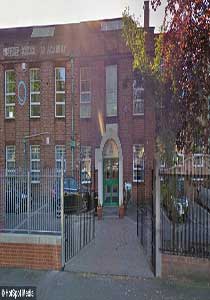 مدرسة تقدم لحوم الخنزير لطلاب مسلمين بالاشارة الى انه 