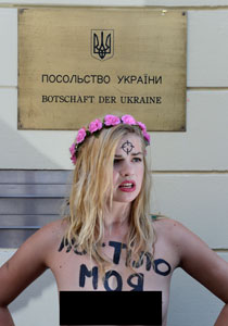 مفاجئ.. رجل وقف وراء منظمة فيمن النسائية وليس امرأة! صورة رقم 1