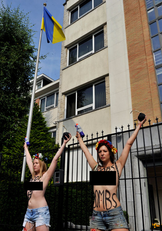 مفاجئ.. رجل وقف وراء منظمة فيمن النسائية وليس امرأة! صورة رقم 20