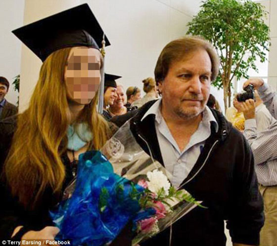 نيويورك: طرد مدير متجر كبير بسبب تعليقات مسيئة للمسلمات! صورة رقم 2