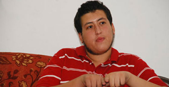 الشاطر يقبع خلف زنزانة لا تصلح للبشر 22 ساعة في اليوم! صورة رقم 1