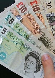 بريطانيا تعتزم طباعة العملة الورقية على مواد بلاستيكية صورة رقم 1
