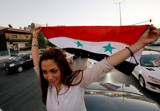 مسيرة في دمشق احتفالا بميلاد الاسد صورة رقم 4