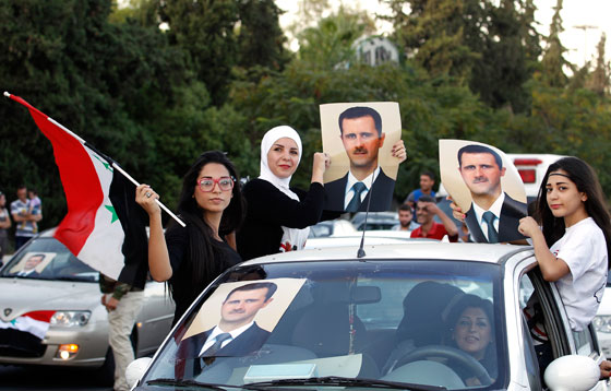 مسيرة في دمشق احتفالا بميلاد الاسد صورة رقم 5