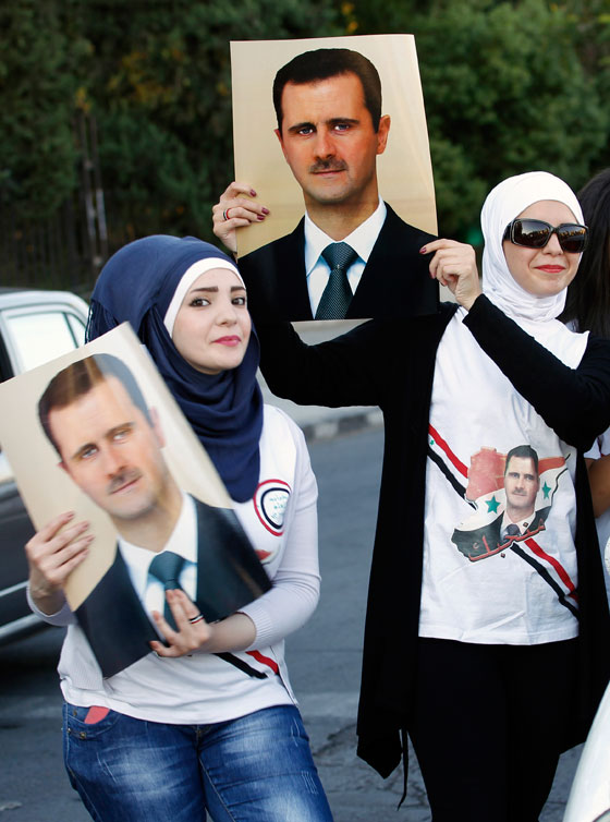 مسيرة في دمشق احتفالا بميلاد الاسد صورة رقم 6