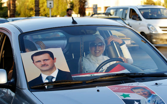 مسيرة في دمشق احتفالا بميلاد الاسد صورة رقم 8