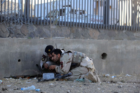 انفجار ضخم يهز القنصلية الأمريكية بأفغانستان صورة رقم 2