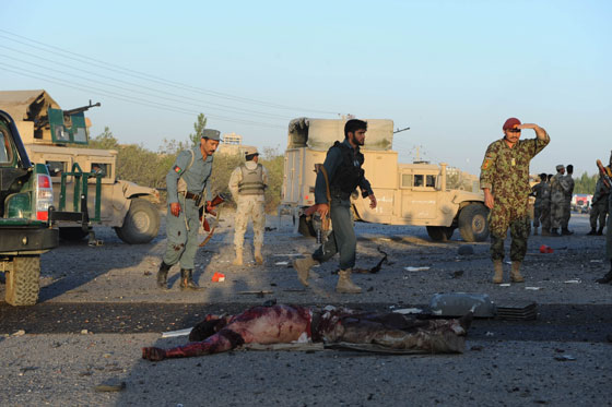 انفجار ضخم يهز القنصلية الأمريكية بأفغانستان صورة رقم 3