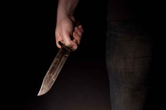 هندي شك بخيانة زوجته له مع الجار فقطع رأسها ورماه له صورة رقم 1