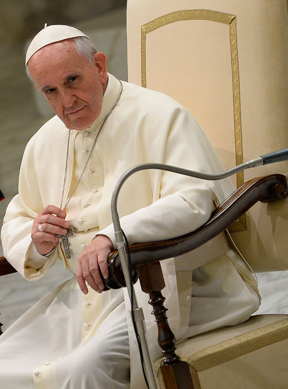 البابا فرنسيس يهاتف المواطنين ويراسلهم ويرفض الـ