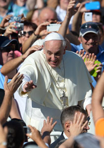 البابا فرنسيس يهاتف المواطنين ويراسلهم ويرفض الـ