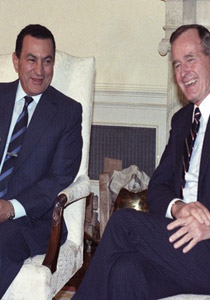 مبارك يواصل اعترافاته: القذافي استأجر قاتلا لاغتيال ملك السعودية صورة رقم 3