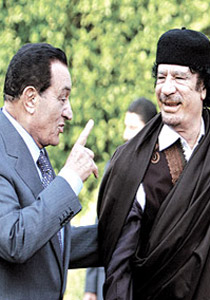 مبارك يواصل اعترافاته: القذافي استأجر قاتلا لاغتيال ملك السعودية صورة رقم 2