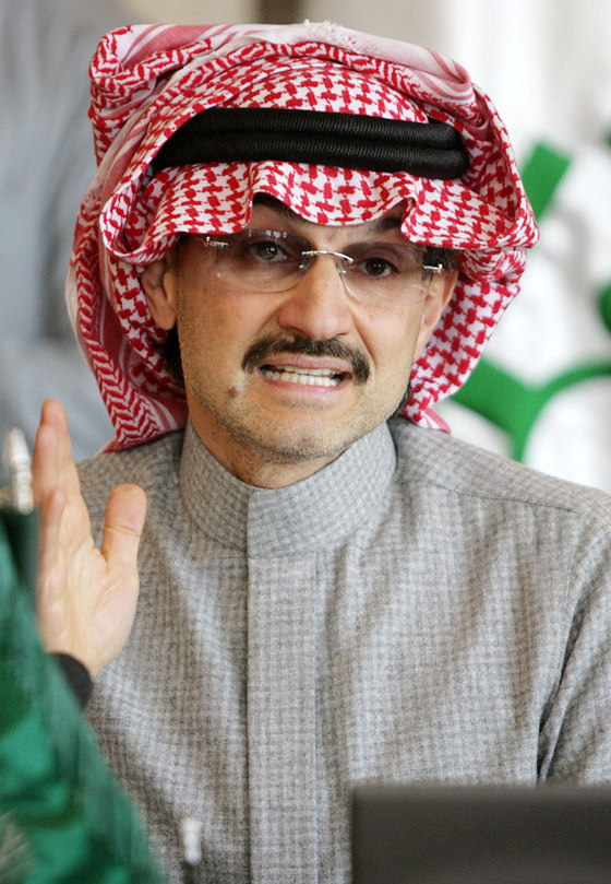 الوليد بن طلال ينفي نيته بيع أسهمه في 