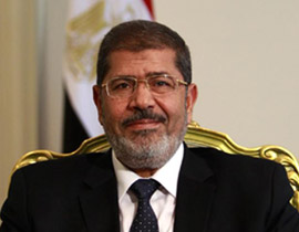 مرسي مطمئنا اسرته: انا ثابت واتابع كل ما يجري على ارض مصر  صورة رقم 1